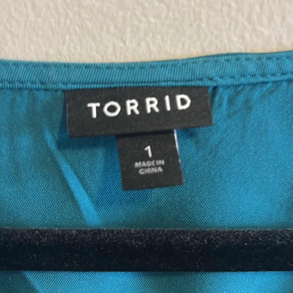 Torrid Mini Challis Turquoise Cold Shoulder Handkerchief Hem Dress, Size 1x - Picture 5 of 10